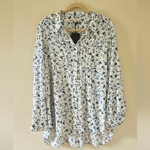 NWT Jane and Delancey Blue & White Floral Pintuck Rolltab Sleeve Top Plus Sz 1X